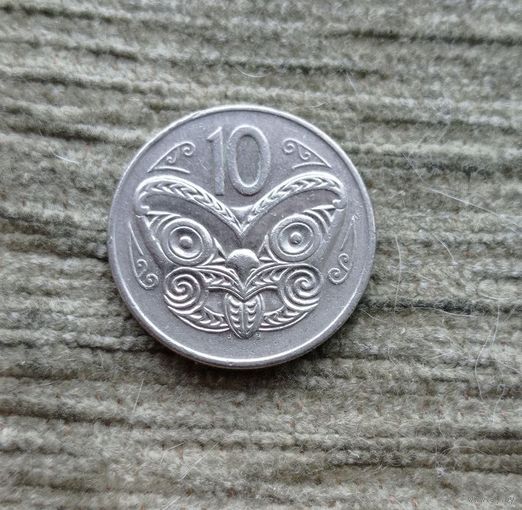 Werty71 Новая Зеландия 10 центов 1982 бабочка молодой портрет королевы