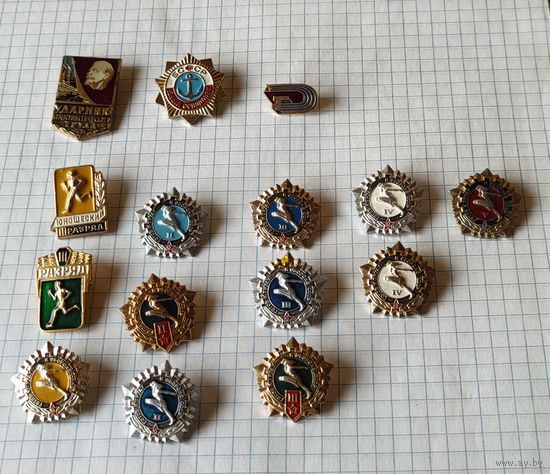 15 значков одним лотом