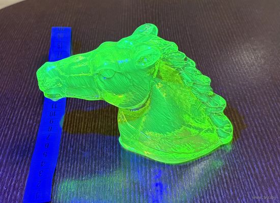 Статуэтка Голова лошади из уранового стекла . Чехия