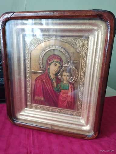 Казанская икона Божией Матери. Оклад, киот. Икона 21,5 см на 17 см, киот 31 см на 26 см. Хромолитография на металле. Бонакер, Москва,1896 г. Киот реставрирован.