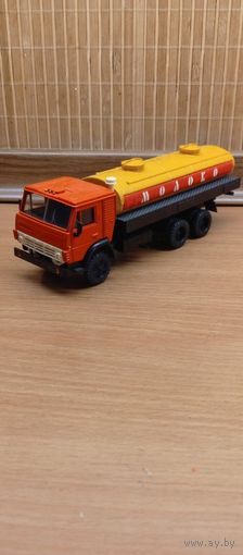 Модель автомобиля 1/43