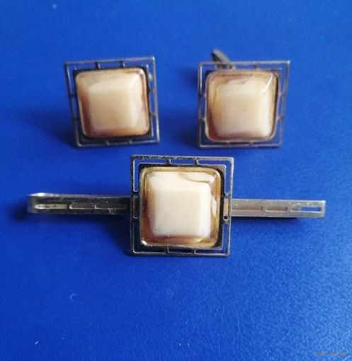 Запонки и зажим для галстука янтарь СССР