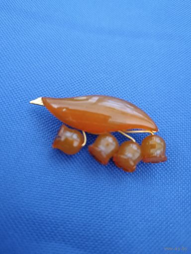 Брошь ландыш.