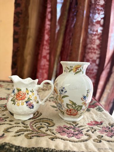Ваза и сливочник коллекция Бабочки  Aynsley Англия фарфор цена за 2