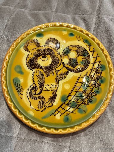 Настенная плакетка тарелка панно "Олимпийский мишка Футболист- Олимпиада 80 " - ЗиК Конаково(м)