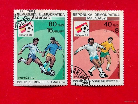 Мадагаскар. Футбол. ( 2 марки ) 1982 года. 10-2.