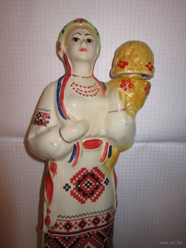 Штоф редкий . Девушка со снопом колосьев . ЗХК . Полонное