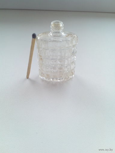 Флакон из под духов.