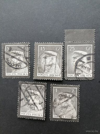 Польша 1935 Полная серия марок "Траурный выпуск по случаю смерти маршала Юзефа Пилсудского" (гашение без клея с наклейками) Mi.294-298 каталог 10.00 евро