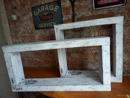 Полки из деревянного бруса.