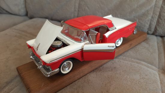 FORD Fairlane 500 SkyLiner 1957 года, 1/24, от Franklin Mint