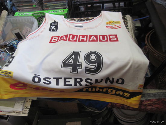 Майка-бип 49 с этапа Кубка мира по биатлону в Эстерсунде 2004 года.