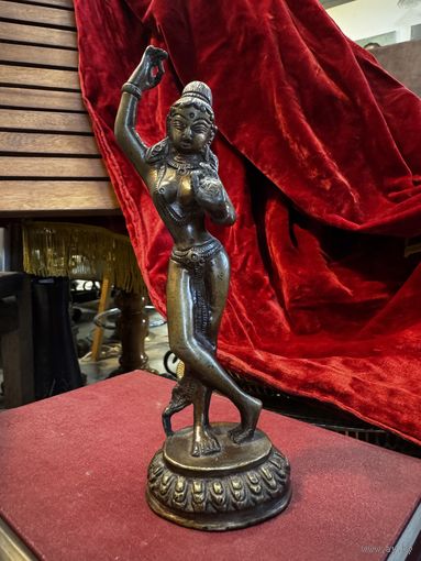 Бронзовая статуэтка