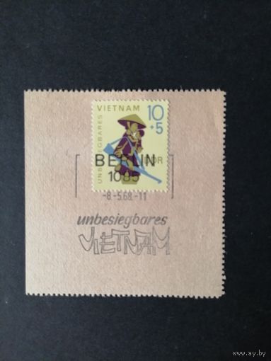ГДР 1968 Марка на вырезке "Несгибаемый Вьетнам" (спецгашение) Mi.1371 каталог 0.40 евро