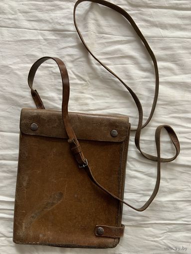 Стандартных размеров отличного сохрана пданшетка из немецкой трофейной кожи-репарация!