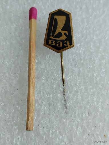 Знак-фрачник. Эмблема автомобиля ВАЗ. тяжёлая