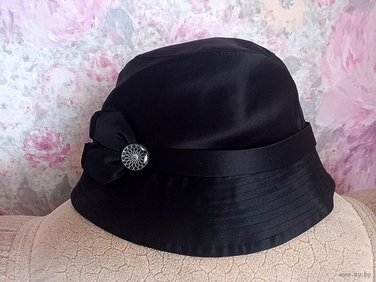 Шляпка атласная Betmar New York. Новая.До 57 см