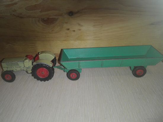 Винтаж.Трактор с прицепом.siku.Германия.1/60