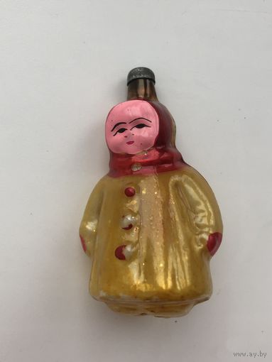 Елочная игрушка. Девочка в пальто.