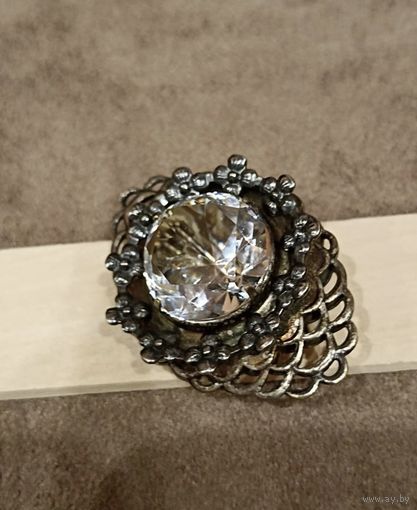 Брошь горный хрусталь мельхиор