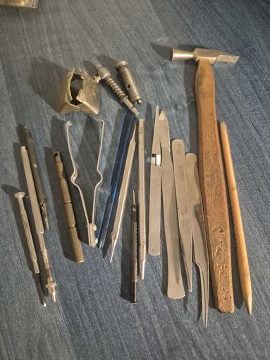 Часовой инструмент. Инструмент часовщика