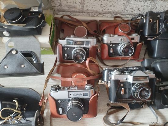 Фотоаппараты с аксессуарами из личной коллекции
