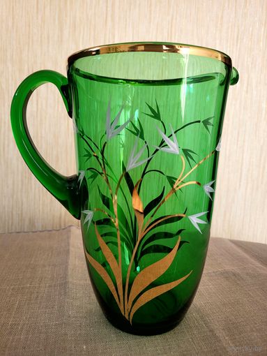 Кувшин для воды, Богемское цветное стекло, позолота, ручная роспись. Есть дефект.