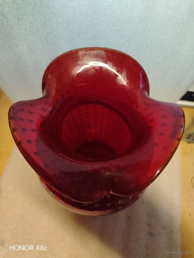 Ваза красная