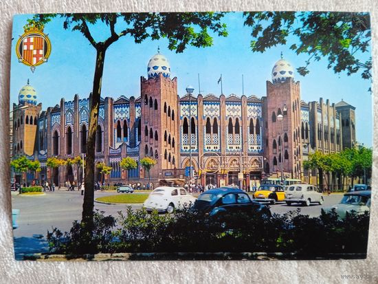 Испания, Барселона. "Монументальная арена быков