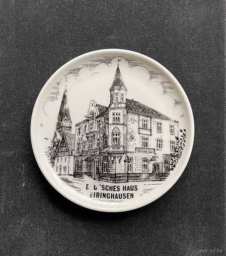 Коллекционная тарелка-подставка Deutsches Haus в Айрингхаузен / Германия логотип Sparkasse диаметр 9,5 см фарфор