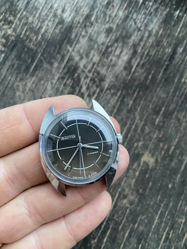 Часы Восток ( Лот с рубля )