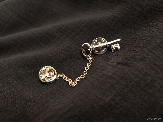 Пин двойной "ключик от сердца" Jandy Reg.