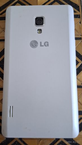 Телефон LG.