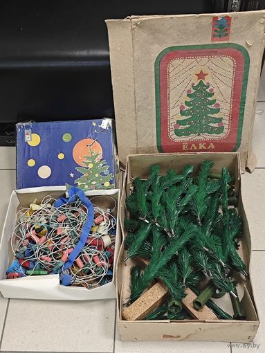 Елка советская, пластиковая. + бонусом остатки советской гирглянды