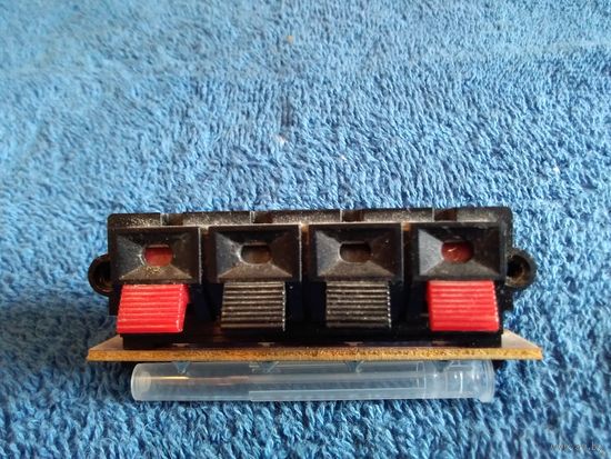 Разъём для подключения акустических систем