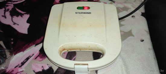 Сэндвичница StarWind SSW2111 Слабо греет
