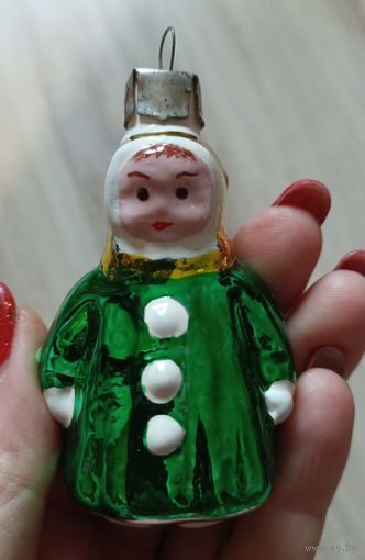 Елочные игрушки, стекло, ребенок в капюшоне, девочка