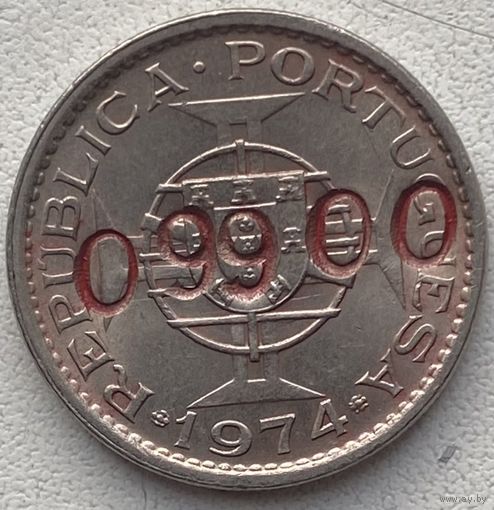 Номерной жетон на монете Анголы 2,5 эскудо 1956, 1974 гг. Цена за 1 шт.