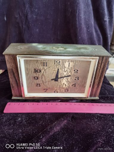 Настольные часы Молния 1 класс на ходу без обслуживания самая, привлекательная цена трёхдневный аукцион