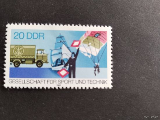 ГДР 1982 парашютист
