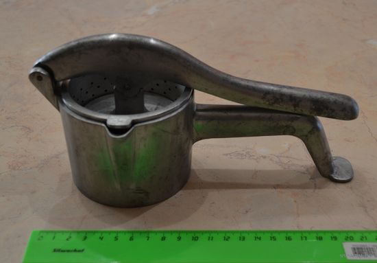Соковыжималка, (пресс для чеснока), клеймо. СССР.(Рабочая).