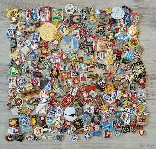 Большой лот значков. С рубля, без минимальной цены.