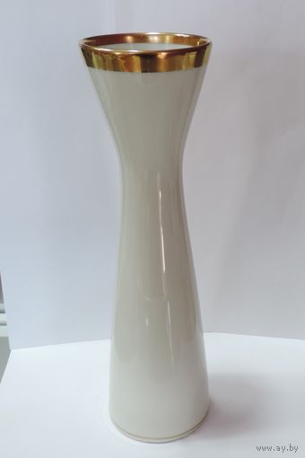 Ваза фарфоровая 70-е годы Германия. Высота 26 см.