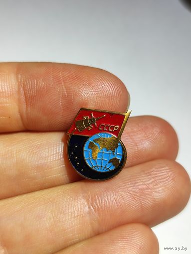 Первый искусственный спутник земли.