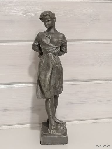 Скульптура "Зоя Космодемьянская"