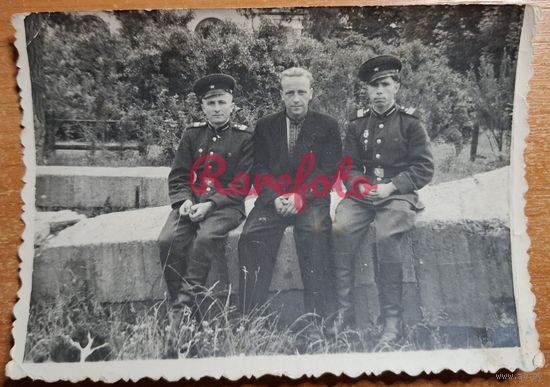 1958 солдаты вышиванка служба форма подписана