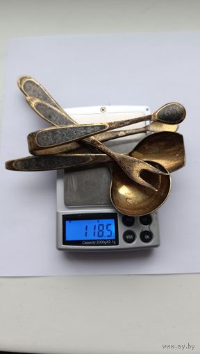 Чайный набор (4 предмета) позолота, чернь. Общий вес 118,50 грамма. Серебро 925, голова рабочего вправо, 4АСЧ(1994 год). Без вмешательств, патина.