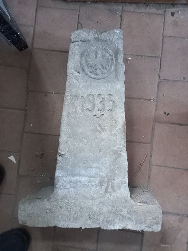 Железнодорожный столбик Межвоенная Польша с орлами и датой 1935 г. Межвоенная Польша редкость антураж