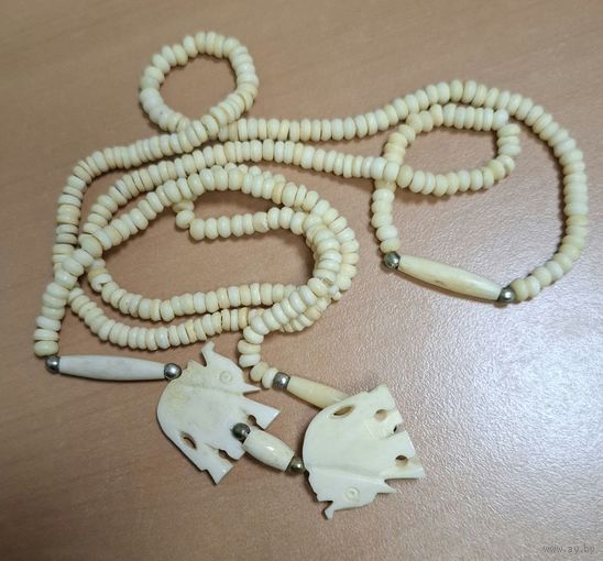 Бусы из слоновьей кости. Около метра
