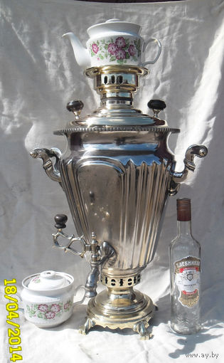 Дровяной самовар латунный, форма рюмка с гранями, на дровах,  чайник в комплекте.